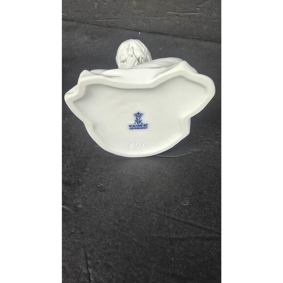 AK Kaiser Germany Bisque Porcelain Seated Girl with Dove Figurine White 806 - Picture 7 of 8